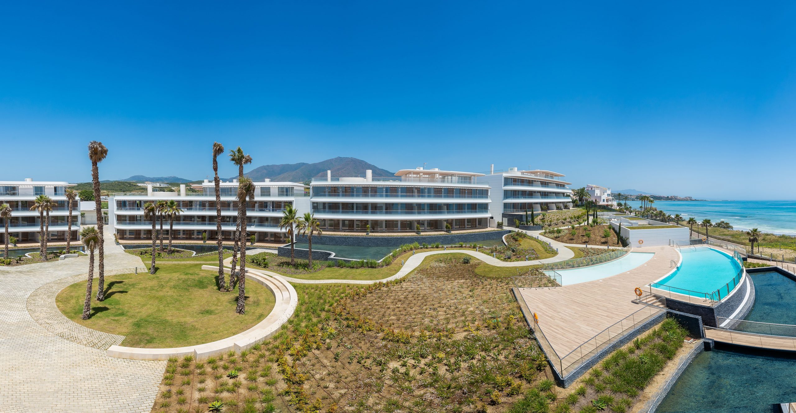 4 bedroom seafront penthouse in Estepona