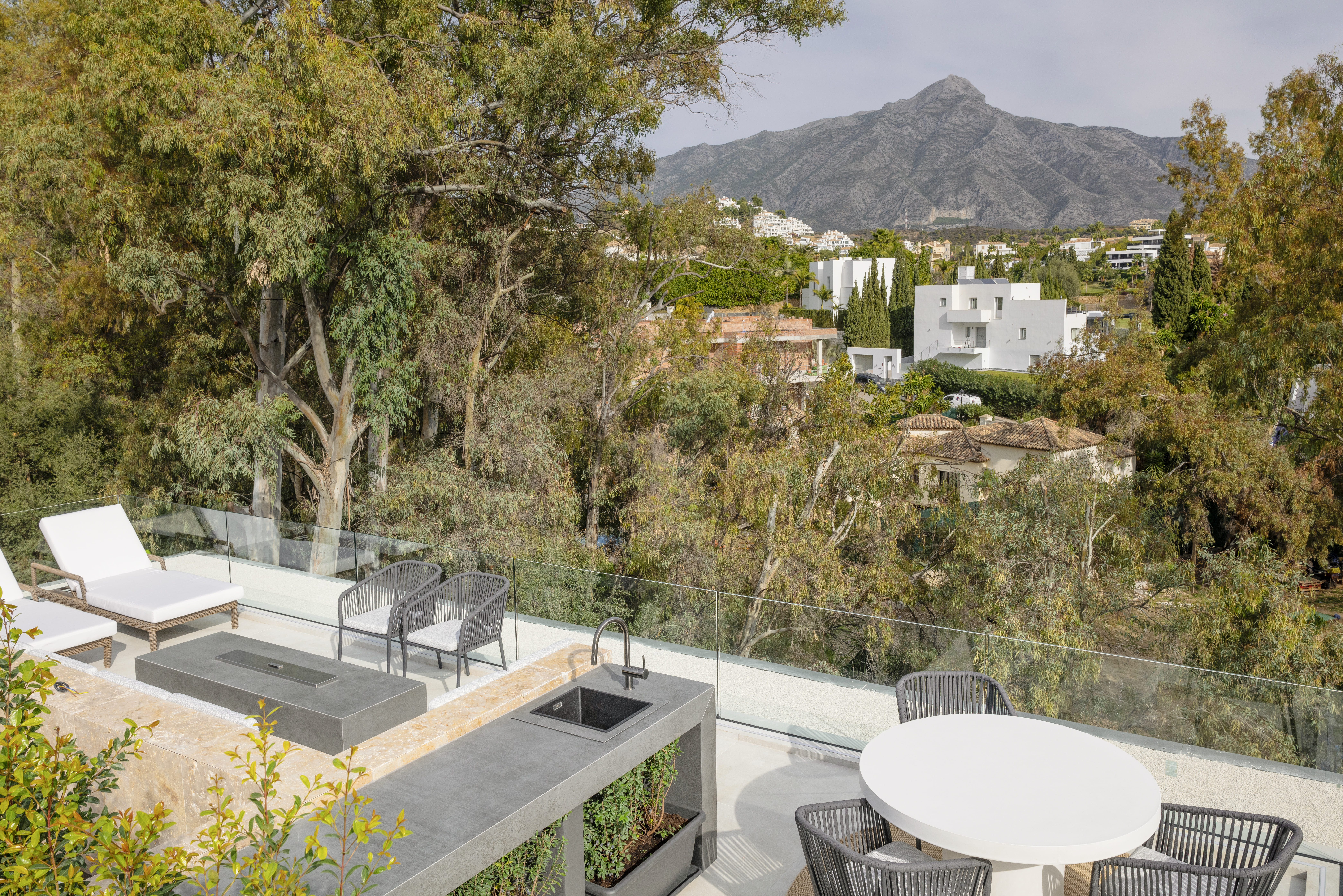 Luxury 6 bedroom villa in La Cerquilla – Marbella